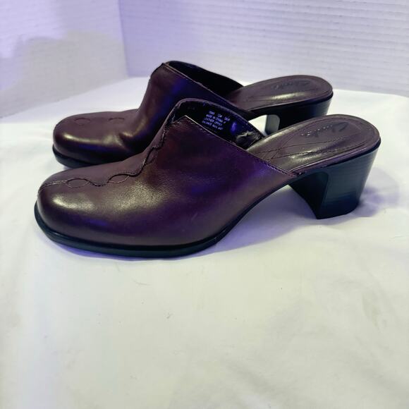 Clarks Brown Mules with Heel and closed toe SZ 7.5 - Picture 1 of 9